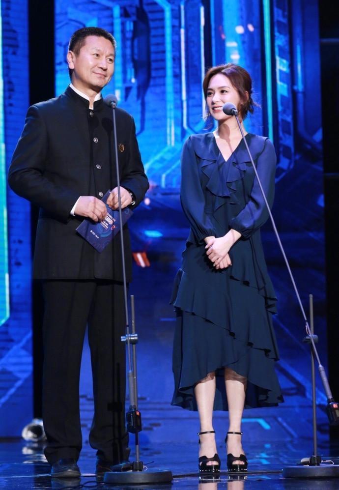 37岁阿娇同框35岁陈妍希，阿娇盛世美颜也不敌陈妍希真空上阵啊！