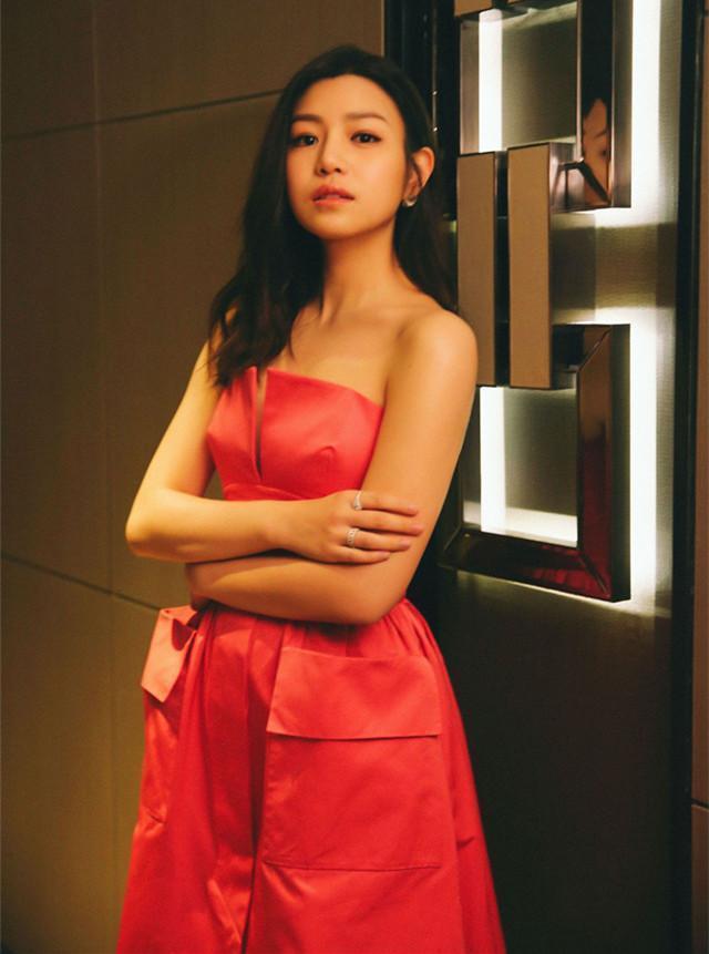 37岁阿娇同框35岁陈妍希，阿娇盛世美颜也不敌陈妍希真空上阵啊！