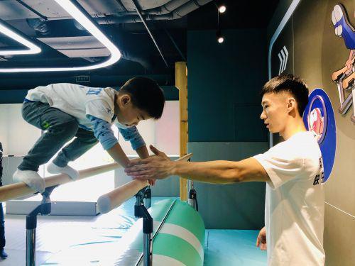 快乐体操健康成长 青岛奥迈体体操运动俱乐部引领少儿健身新时尚