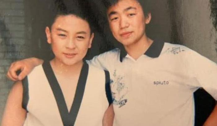 圈中罕见的师兄弟聚餐， 网友：真没想到他们关系还真不一般