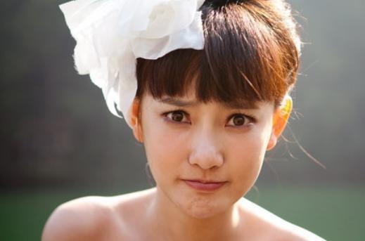 她是周润发的“女儿”，受到王晶力捧，如今人气却仍不温不火