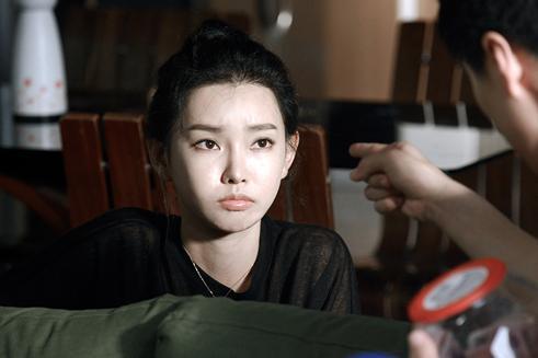 她是周润发的“女儿”，受到王晶力捧，如今人气却仍不温不火