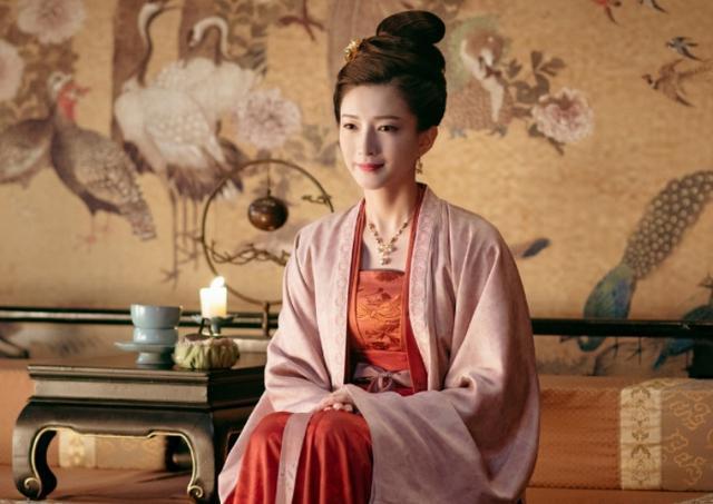 王凯三部正剧来袭，部部都演男一号搭档顶级女星，这下又要霸屏了