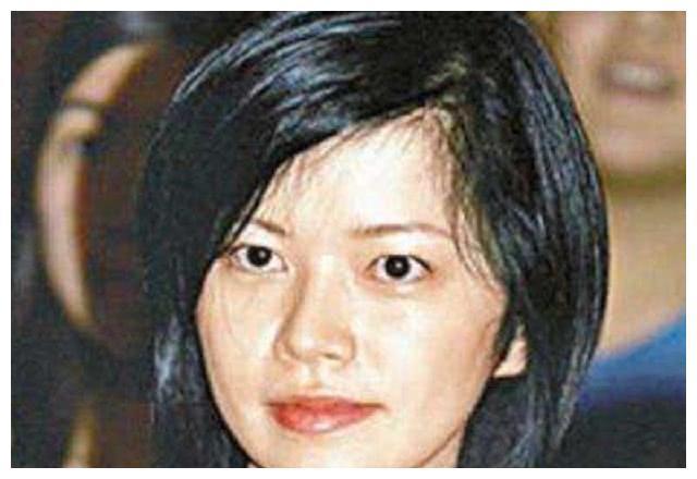 周星驰旧爱近照曝光，年近半百仍像20岁女孩！