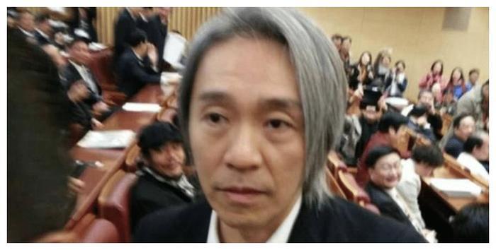 周星驰被怼小气,如今星爷低调向武汉捐款1000万,并为医生加油打气