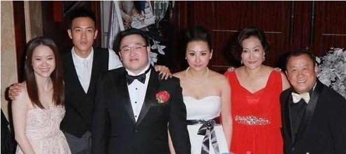 未婚先孕嫁入豪门, 婚后骂丈夫公婆, 被公公曾志伟扫地出门