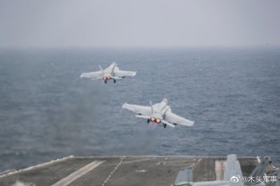 ​位于地中海的美国海军的林肯号航空母舰（USS Abraham Lincoln