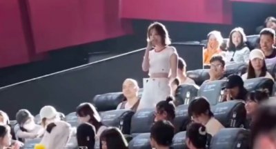 ​唐艺昕第一次看张若昀新片一直哭 两人结婚多年仍是热恋期