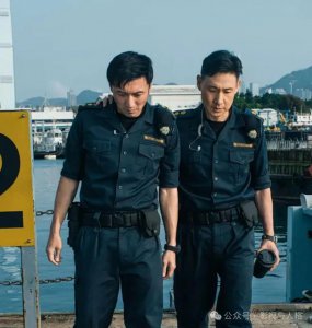 ​票房扛不住，做菜险翻车，谢霆锋做三明治视频用替身被粉丝打脸_ZAKER新闻