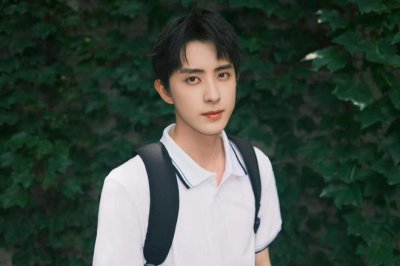 ​狗仔曝白鹿张凌赫已分手，现和敖瑞鹏相恋，套路像宣传期恋情
