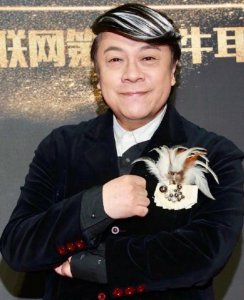 ​蔡康永用男模特宣传新书惹争议，对方私人生活照曝光