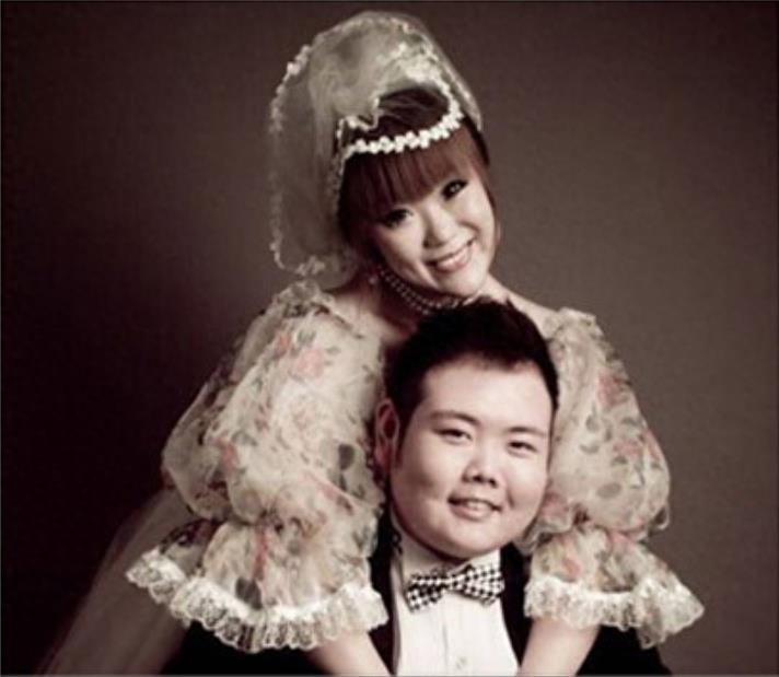 还记得网红小胖吗？曾被当作QQ表情的他如今已结婚生女