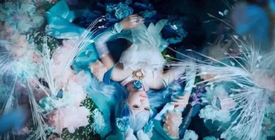 ​小姐姐cos公孙离，光脚够美了，看到露臂装，网友：千万别转身