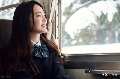 ​女人在车里和男同事做了了段，原来拒绝喜欢的人也会难过