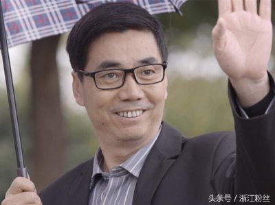 ​52岁范明的妻子是二婚 比他大4岁 继子是英俊帅气的军官