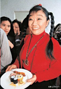 ​扎小辫的富婆龚如心：丈夫失踪，被风水师骗，400亿遗产无人继承