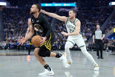 ​死亡之瞪！库里92秒11分1封盖拯救勇士 连231场投中3分