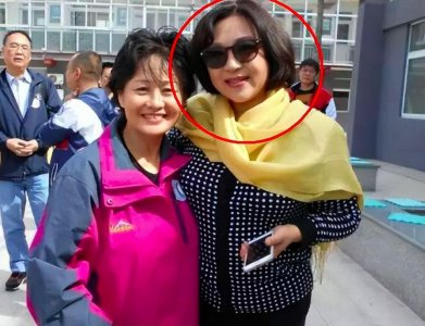 ​李连杰前妻：离婚后在美国住地下室十年，62岁仍是美国普通打工人