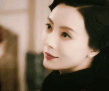 ​没有想到42岁陈数解开束缚，摆脱知性美，卷发比基尼大玩性感风