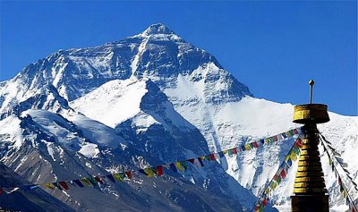 ​98年，美国女登山家在海拔8千米倒下，9年后有人看不下去将其安葬