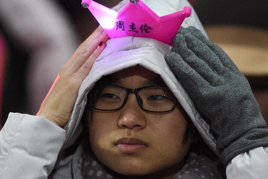 周杰伦嘉兴演唱会，真爱粉冒寒风观看！
