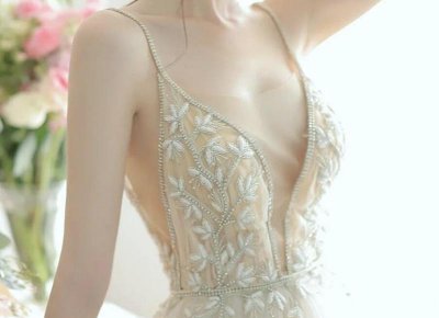 ​60岁大妈生下双胞胎女儿，她说：我一点儿都不快乐，我太累了