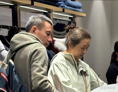​江珊田小洁韩国购物被偶遇，两口子寸步不离，情路坎坷终嫁给爱情