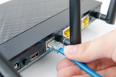 ​一个光猫怎么连接两个无线路由器