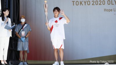 ​杉浦太阳担任奥运会火炬手，并未摆出奥特曼姿势，鹤野刚士学着点
