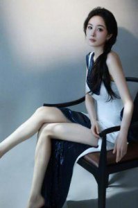 ​杨幂：如何在离婚后坚守“少女”人设并持续发光发热