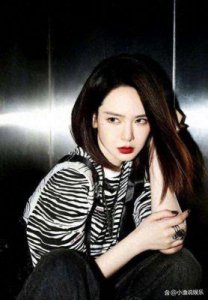 ​戚薇庆祝结婚纪念日调皮发文，网友：恩爱夫妻总是被传分手