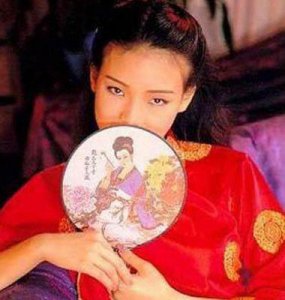 ​舒淇婚后生活：从艳女郎到家庭幸福的转变
