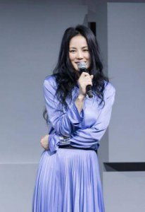 ​王菲的身材究竟有多出众？看到她的真实身材后，您会明白她为何如此受欢迎