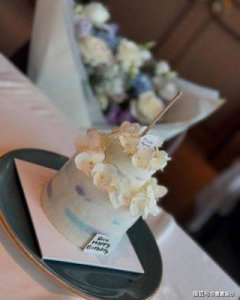 ​周渝民妻子喻虹渊庆生日，8岁女儿首次曝光甜美瞬间