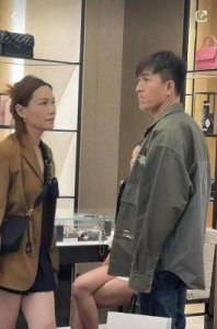 ​马国明与汤洛雯的爱情长跑终于修成正果，简约的婚礼见证了他们的真爱
