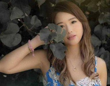 ​吴日言：从香港女星到英国网红，三胎妈妈的生活与挑战