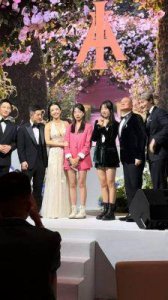​汤镇业与前妻姜坤同框亮相！66岁汤镇业洋溢幸福，51岁姜坤宛如31岁
