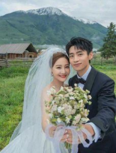 ​魏晨与妻子于玮：幸福爱情与初恋背景揭秘