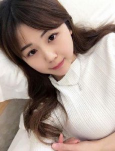 ​氧气美女陆恺欣：网络主播与男神葛程鹏的甜蜜牵手之旅