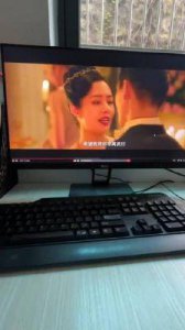 ​向佐穿女装自称“向朵花”，内娱流量争夺战愈演愈烈