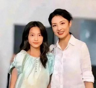 ​一山不容二虎：周涛与董卿“争斗”十几年，为何女儿成为她一生的遗憾？