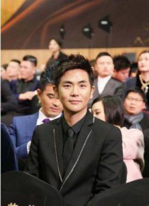 ​张晓龙婚姻状况疑云：与陈思斯是否为夫妻及结婚照曝光
