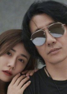 ​郑钧的感情往事揭秘，与前妻离婚是否因刘芸介入？