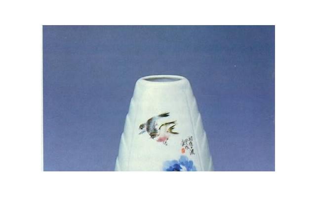 62岁大爷每月带5000块去儿子家小住，一件女装大衣吓得儿媳闹离婚