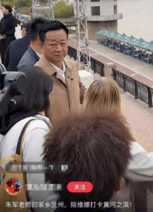 ​朱军近况曝光：老态显著，网友担忧健康状况