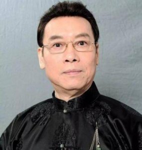 ​TVB老戏骨92岁卖骨灰龛广告引争议，透露百年归老将与亡妻合葬