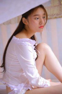 ​美人鱼女星林允露出事业线！魔鬼身材大长腿性感火辣