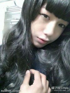 ​王锵，何许人也？学历风波背后，其个人资料及大学背景揭秘