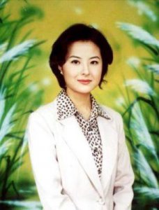 ​岁月无情：张泉灵从央视女主持到亿万企业家的蜕变