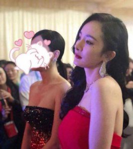 ​等一下，我老公哪去了：视频显示胸口右侧的痣与杨幂毫无关系